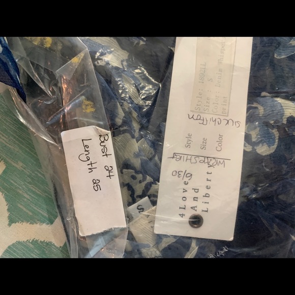 4 Love & Liberty Snap Cross Over Anouk Top NWT - Picture 5 of 5